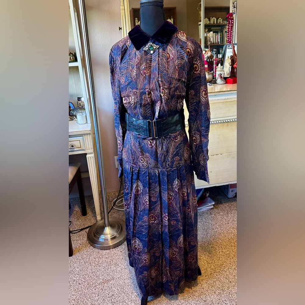 Donna Morgan Vintage 80’s Peacock Design Velvet Collar Maxi Dress